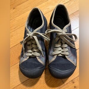 Keen Women's Black and Tan Sneakers
